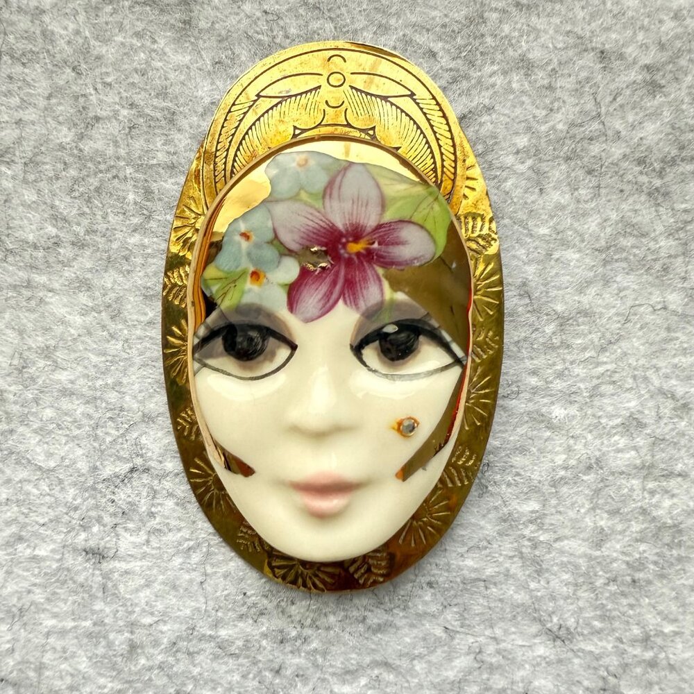 VTG Retro Flapper Face Brooch Hand-Painted Lady Pin Artist signed  Art Deco